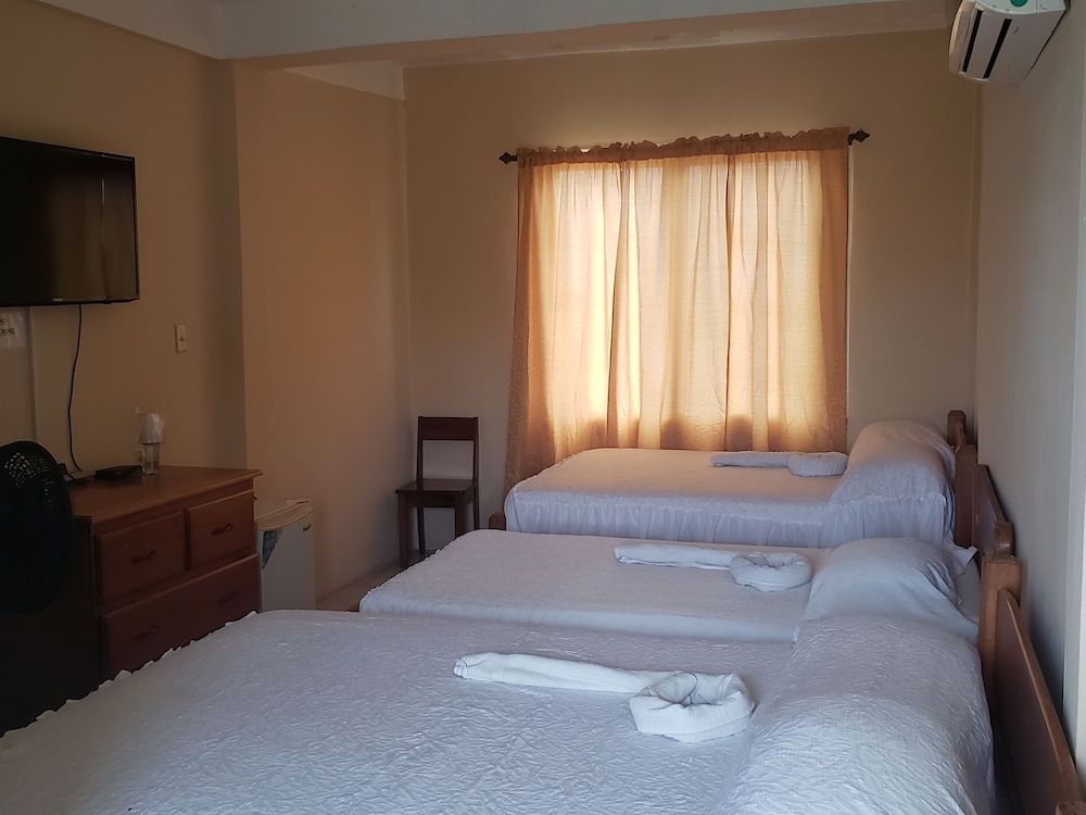 Pal's on the Beach - A Gold Standard Hotel Deluxe Triple Room 7