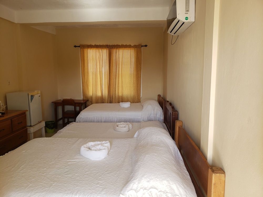 Pal's on the Beach - A Gold Standard Hotel Deluxe Triple Room 10