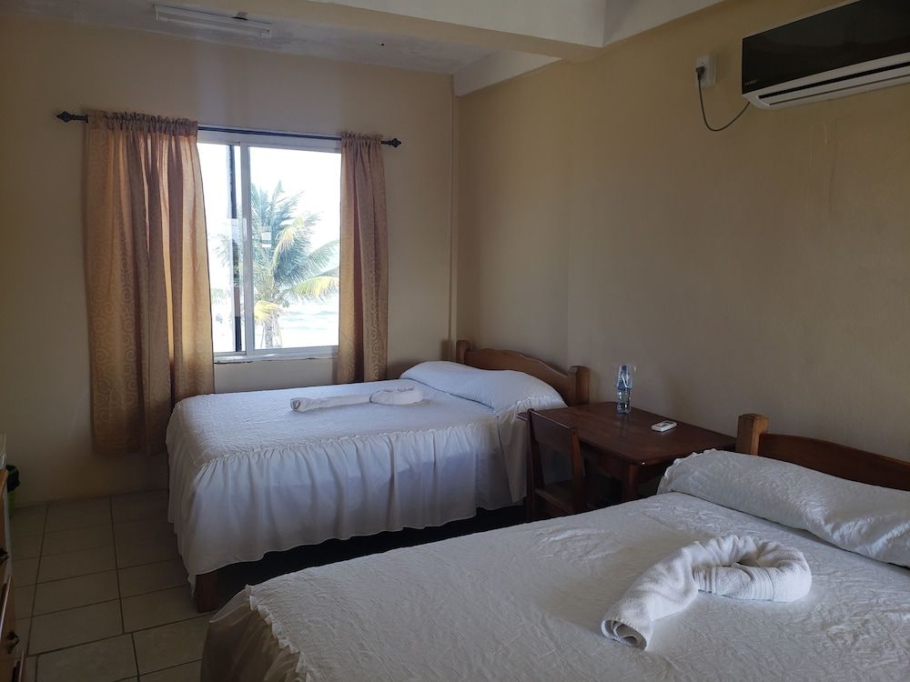 Pal's on the Beach - A Gold Standard Hotel Deluxe Triple Room 8