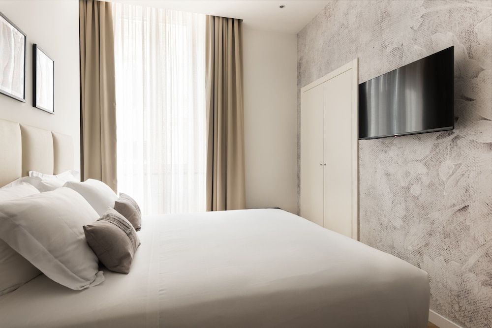 At 41 Luxury Suites & Rooms Superior Double or Twin Room 4