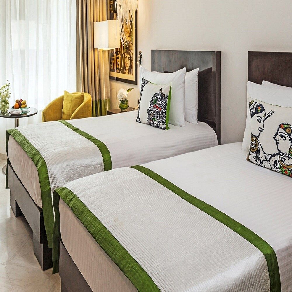 Luxury Room with Twin Bed