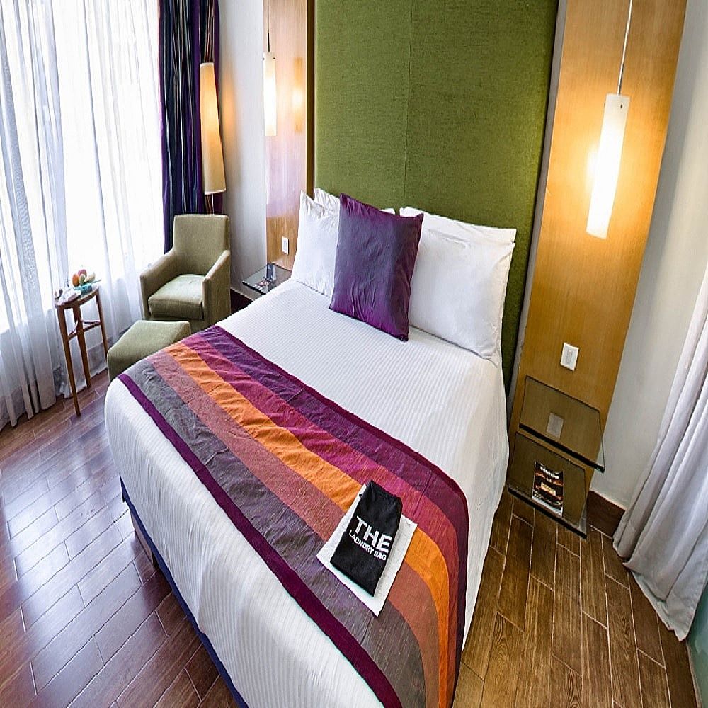 Deluxe Room with Queen Bed