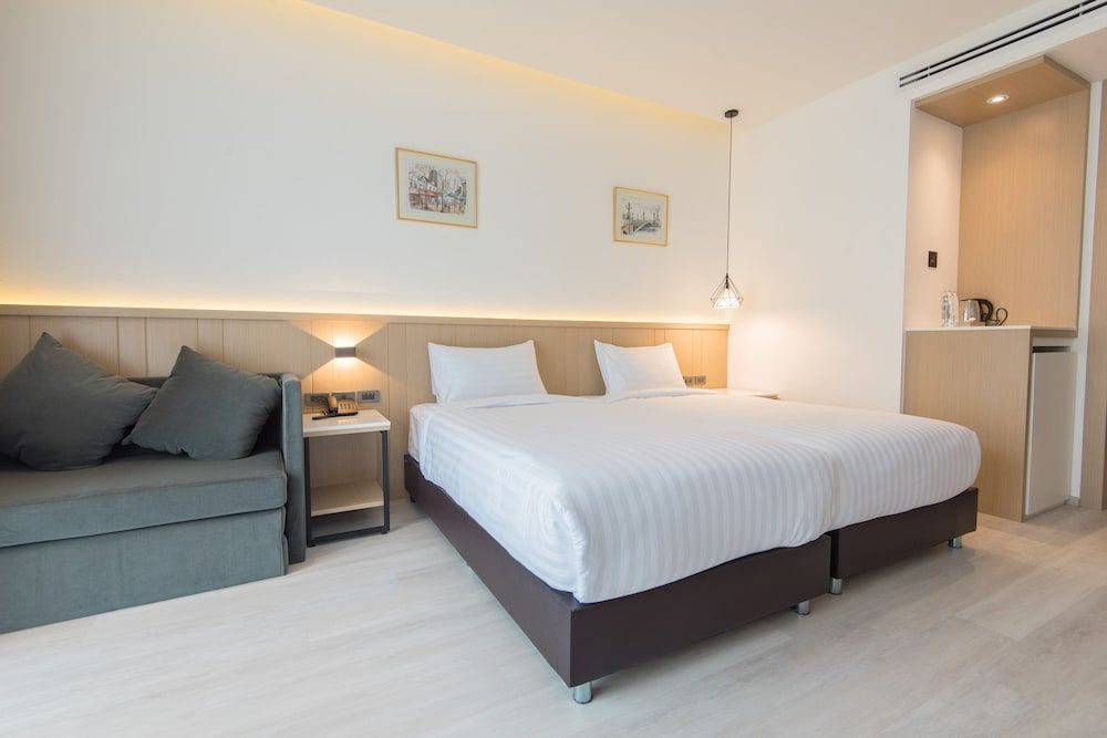 Madison Bangkok Superior Twin Room 7