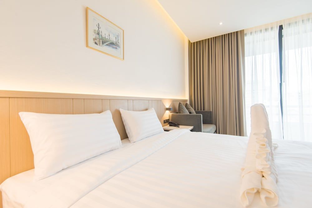 Madison Bangkok Superior Double Room 6