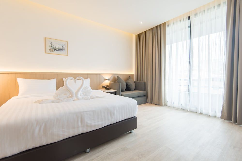 Madison Bangkok Superior Double Room 5