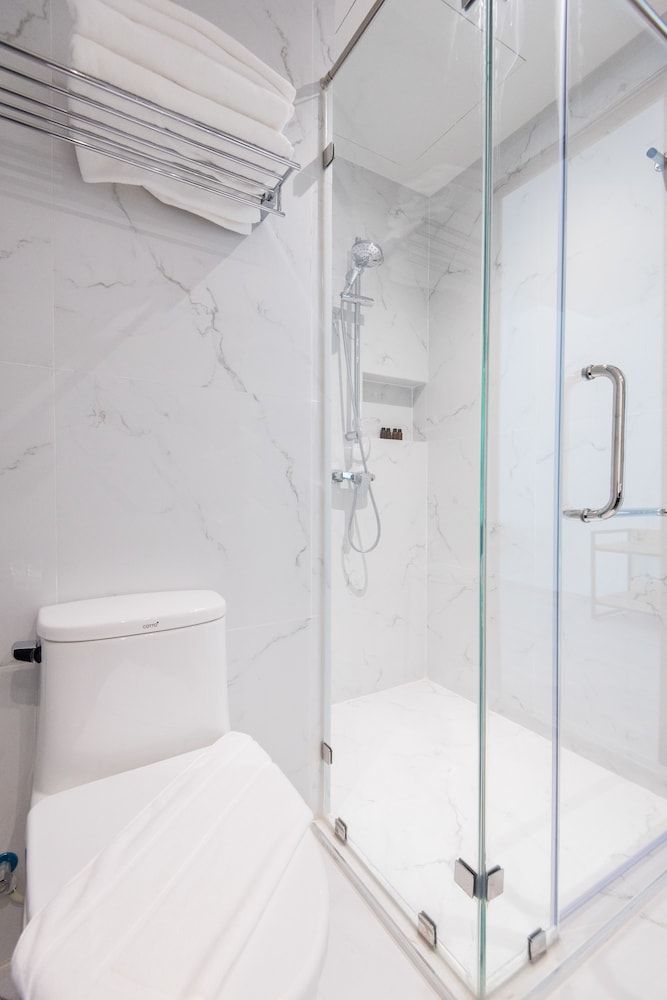 Madison Bangkok Superior Double Room 8