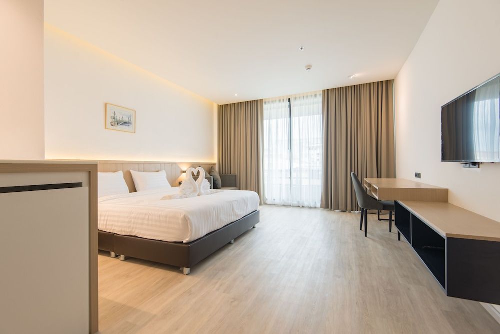 Madison Bangkok Superior Double Room 4