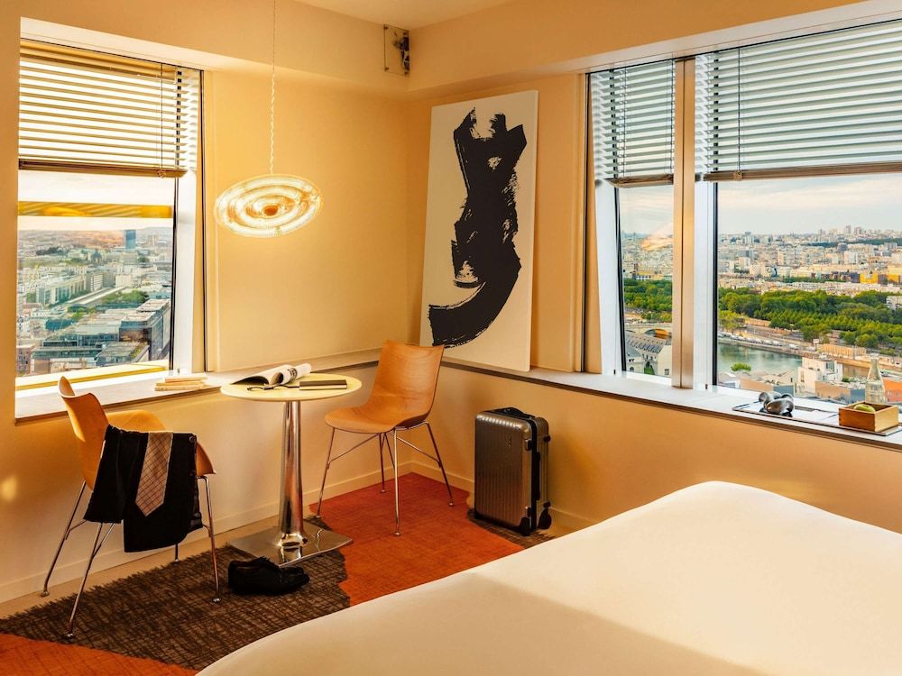 Executive Room, 1 King Bed, Corner (Panoramic Paris Eiffel Tower)