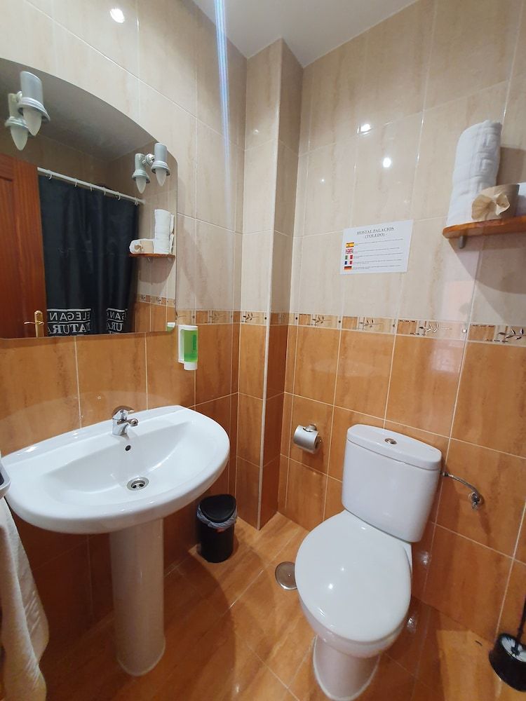 ToledoRooms Palacios Superior Twin Room, Balcony 6