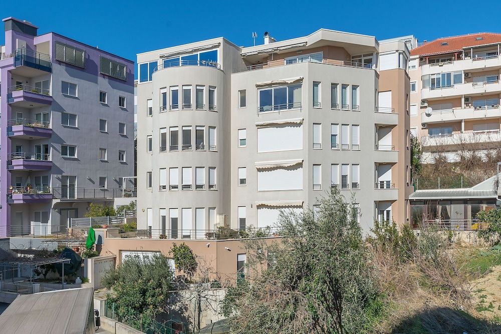 undefined Apartments Excelsior 4