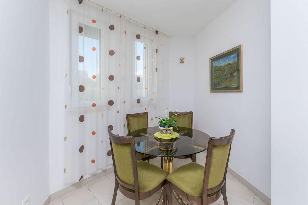 undefined Apartments Excelsior 5