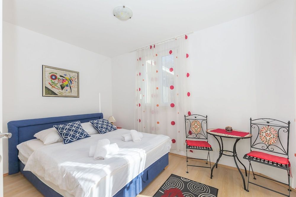 undefined Apartments Excelsior 6