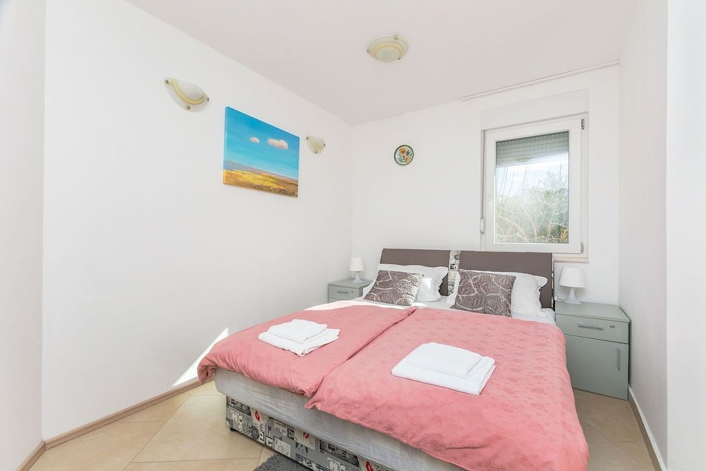 undefined Apartments Excelsior 9