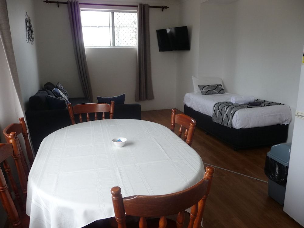 Forster and Wallis Lake Motel Family Single Room 2