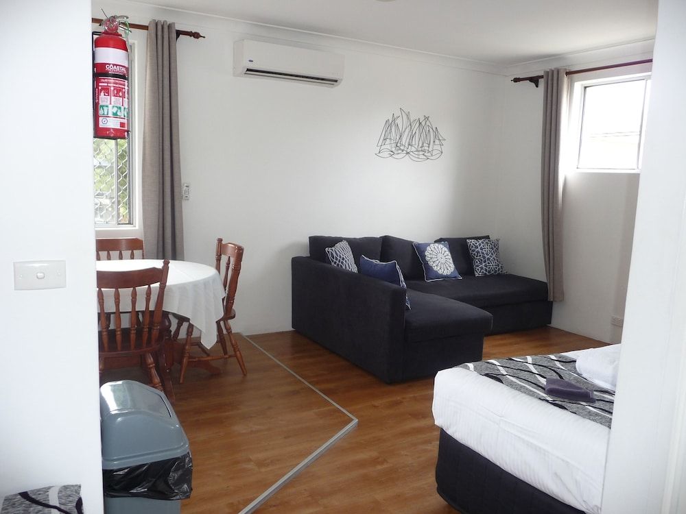 Forster and Wallis Lake Motel Family Single Room 6