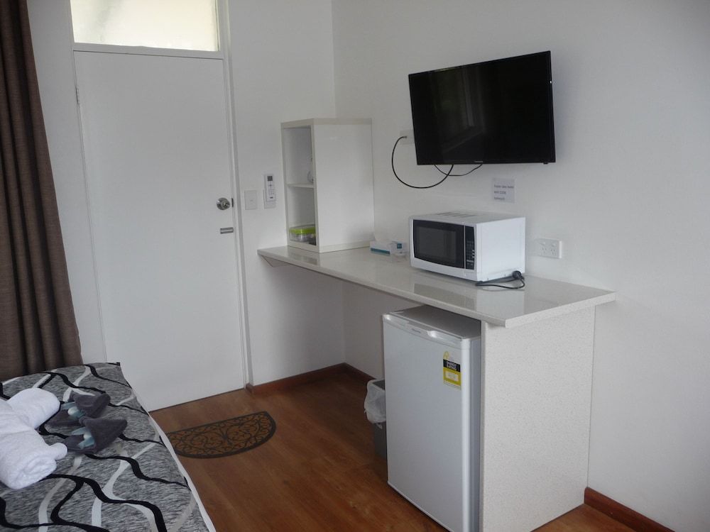 Forster and Wallis Lake Motel Standard Double Room, 1 Queen Bed 8