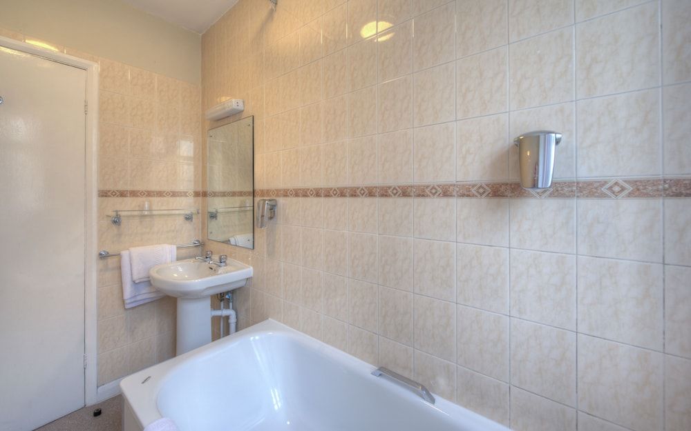 Kingstown Hotel by Greene King Inns Standard Double Room 9