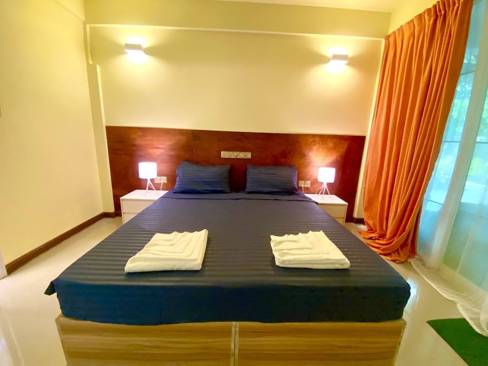 Sands Grand Hotel Deluxe Room 6