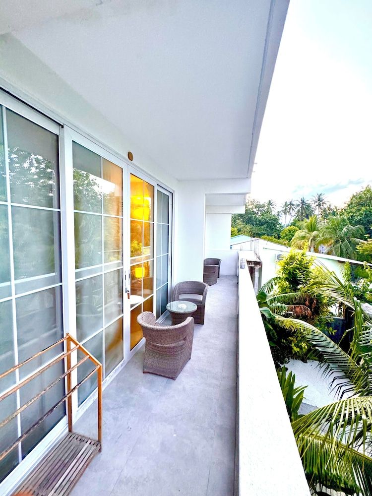 Sands Grand Hotel Deluxe Room 18