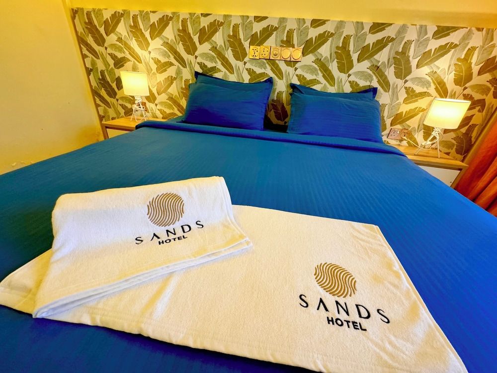Sands Grand Hotel Deluxe Room 8