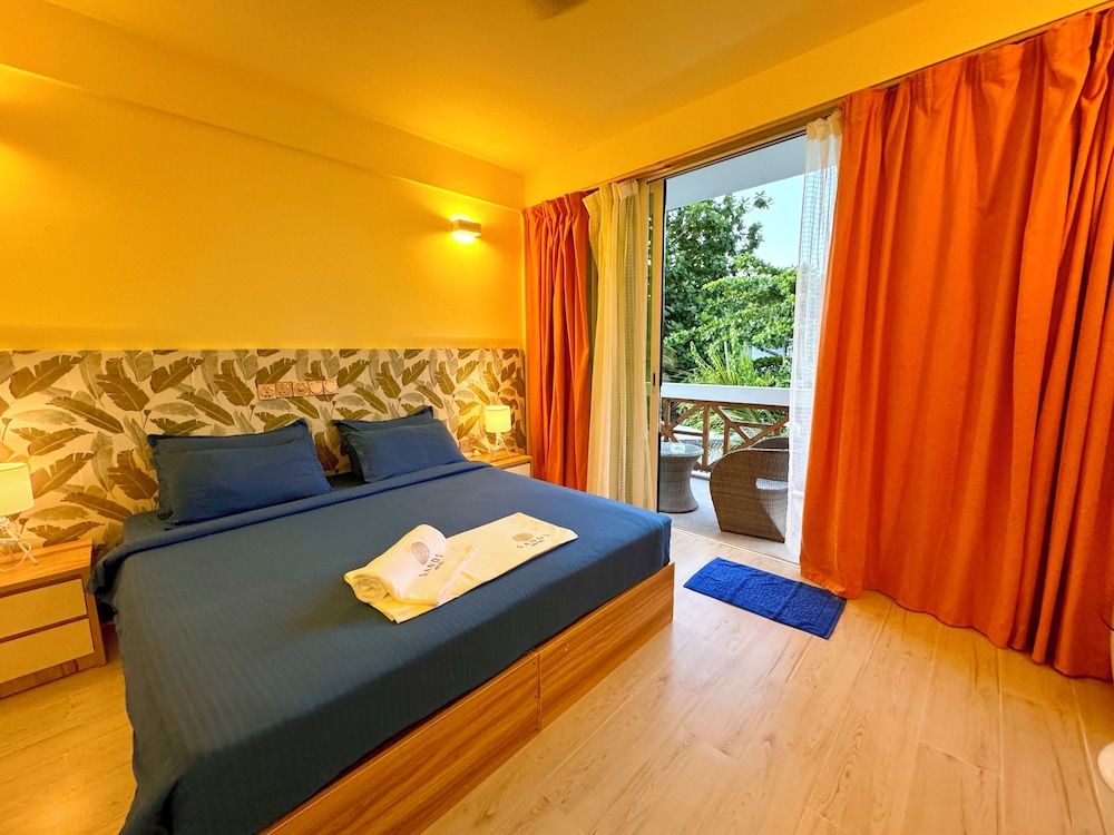 Sands Grand Hotel Deluxe Room 12