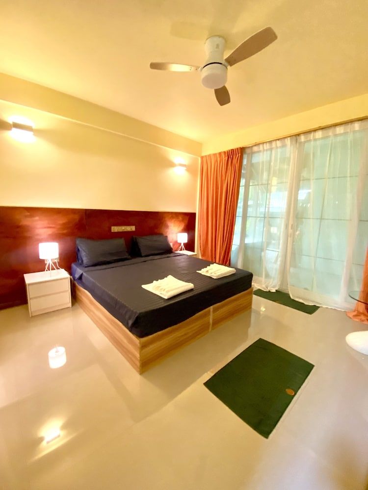 Sands Grand Hotel Deluxe Room 4