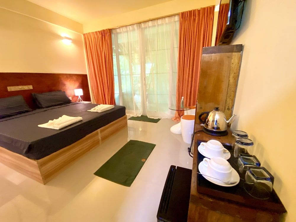 Sands Grand Hotel Deluxe Room 5