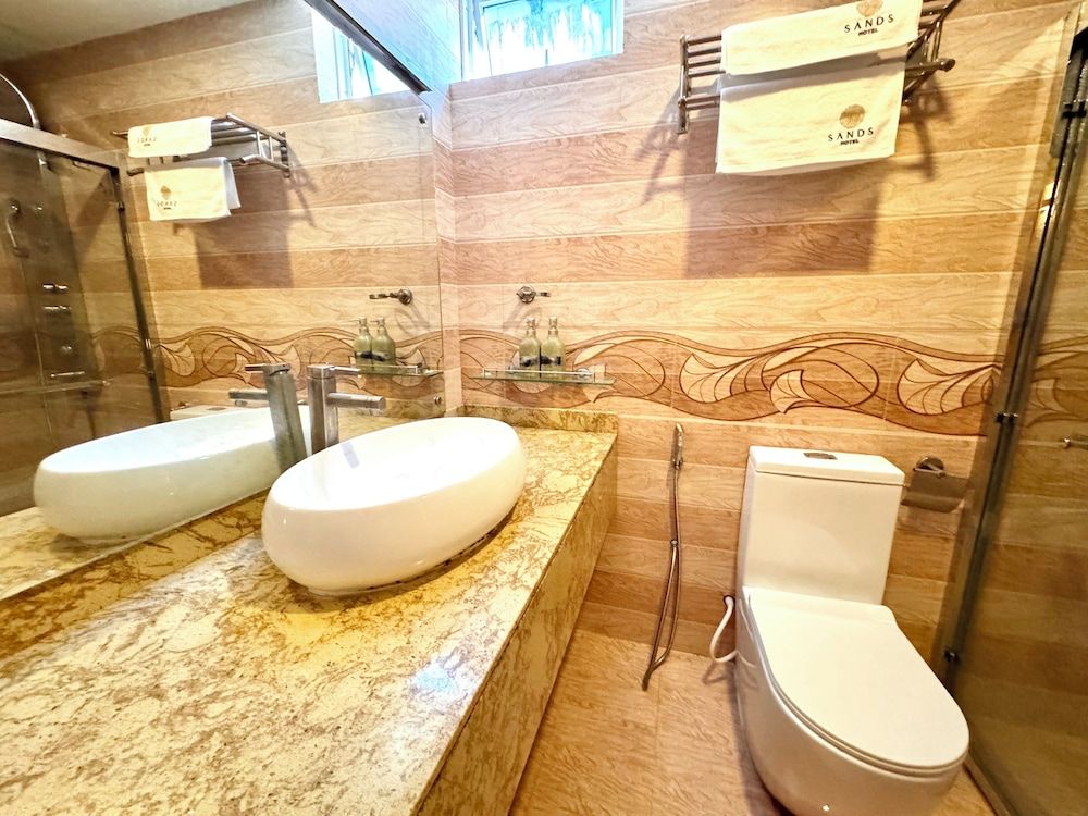 Sands Grand Hotel Deluxe Room 24