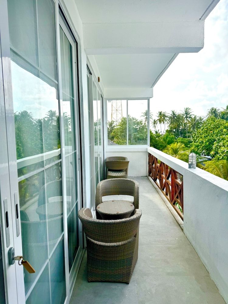 Sands Grand Hotel Deluxe Triple Room 4