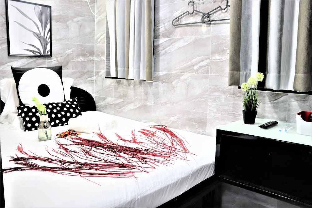 Metrocity Lounge Deluxe Double Room 9