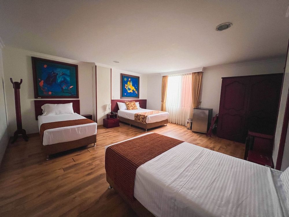 Hotel Luxor Plaza Pereira Standard Quadruple Room 3