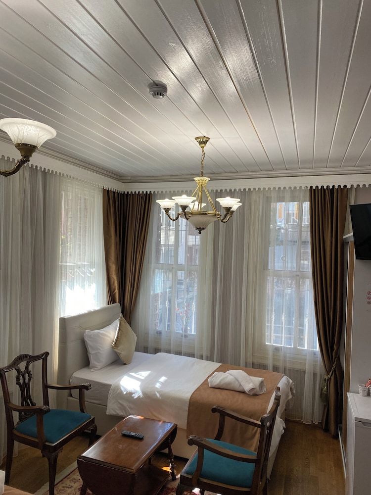 Bosphorus Bridge Hotel Deluxe Triple Room 7