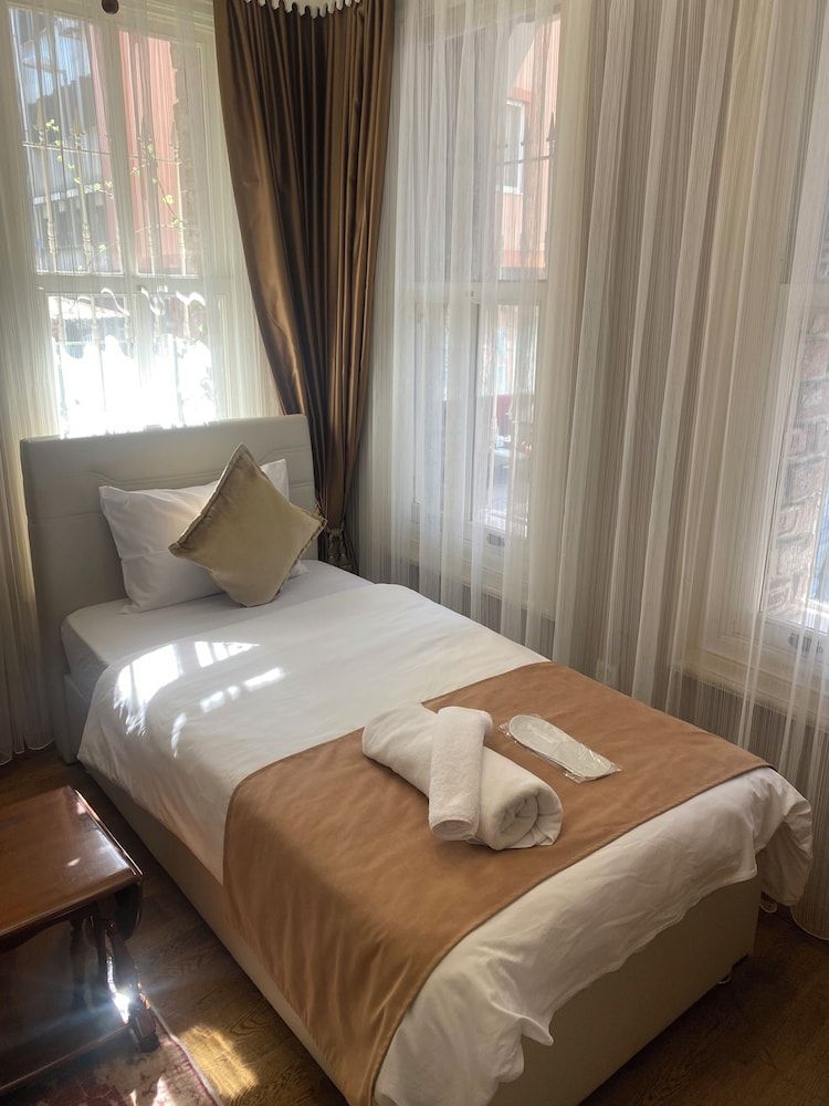 Bosphorus Bridge Hotel Deluxe Triple Room 3