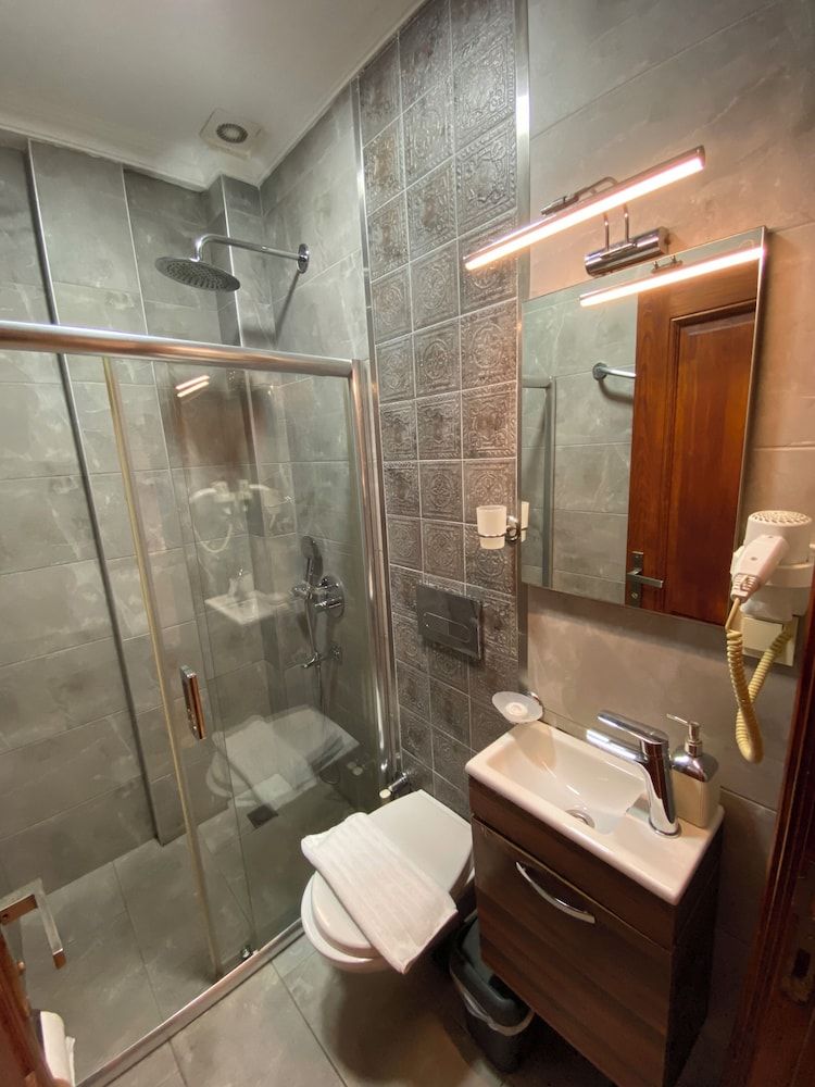 Bosphorus Bridge Hotel Deluxe Triple Room 5