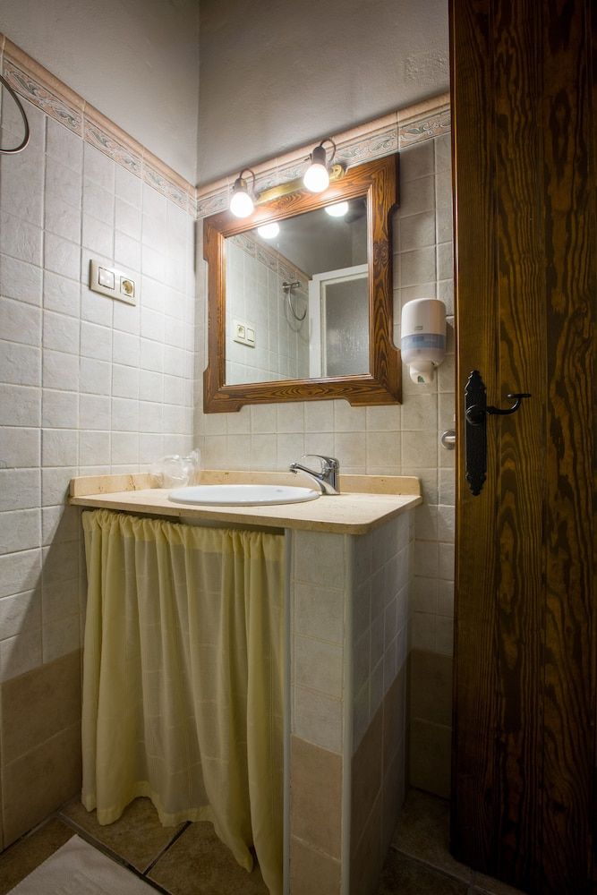 Hostal Valle del Sol Confort Rooms Comfort Double Room, 2 Twin Beds 10