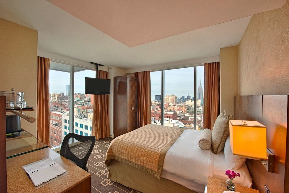 Deluxe Room, 1 Queen Bed, Non Smoking (Upper Floor)