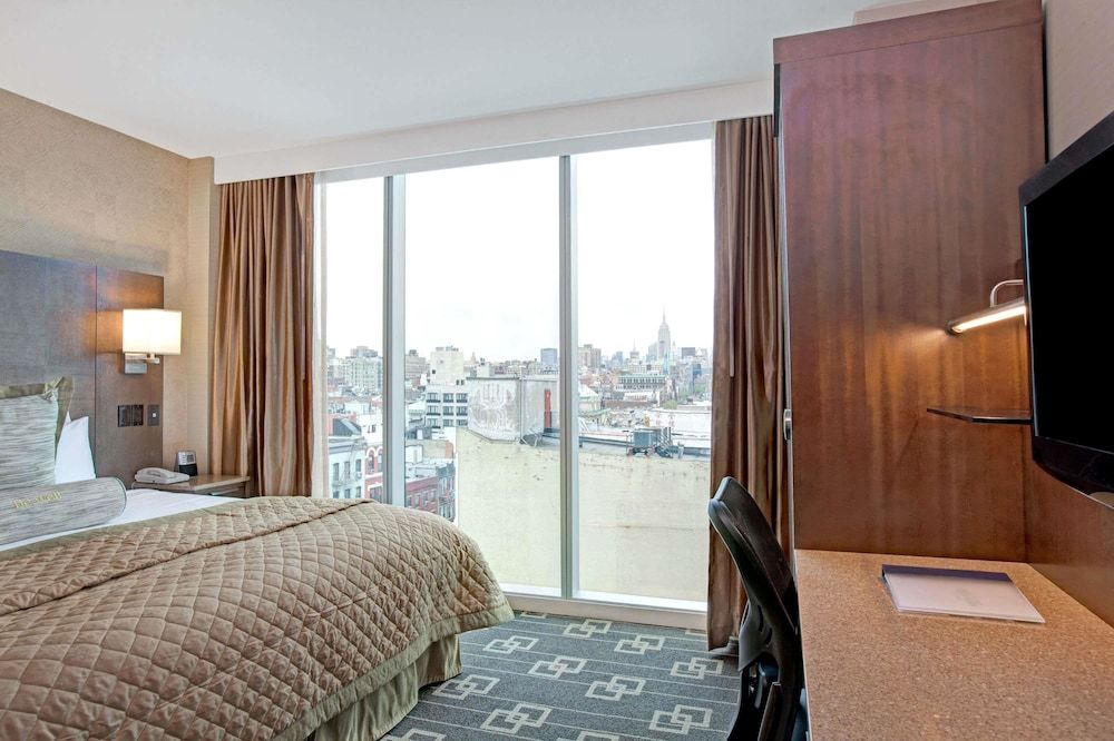 Executive Room, 1 Queen Bed, Non Smoking (16th Floor)