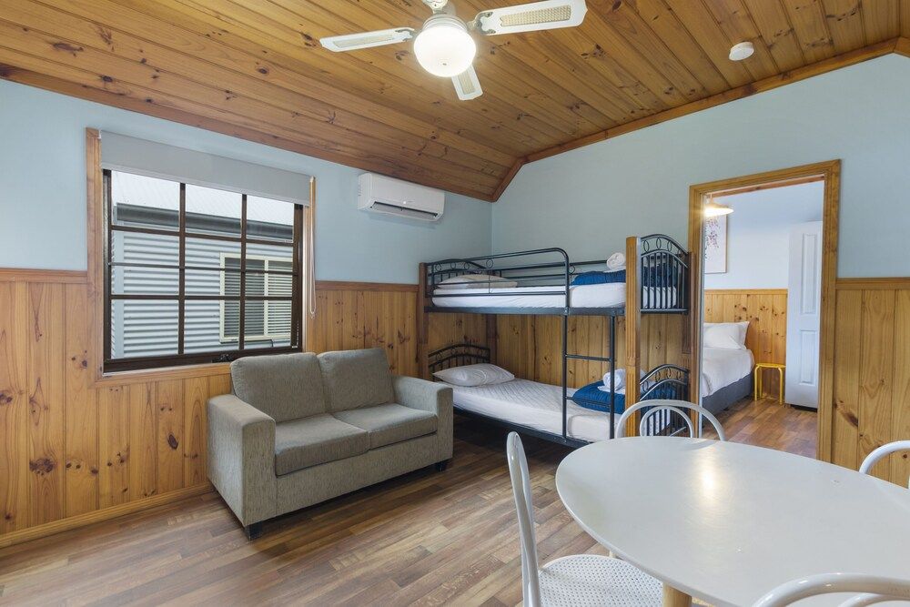 Standard Poolside 1 Bedroom Cabin