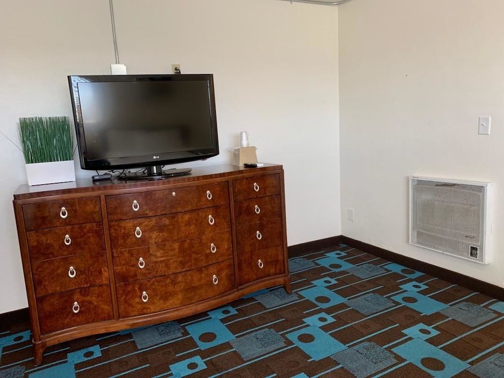 The Sands Motel Room, 1 King Bed 12