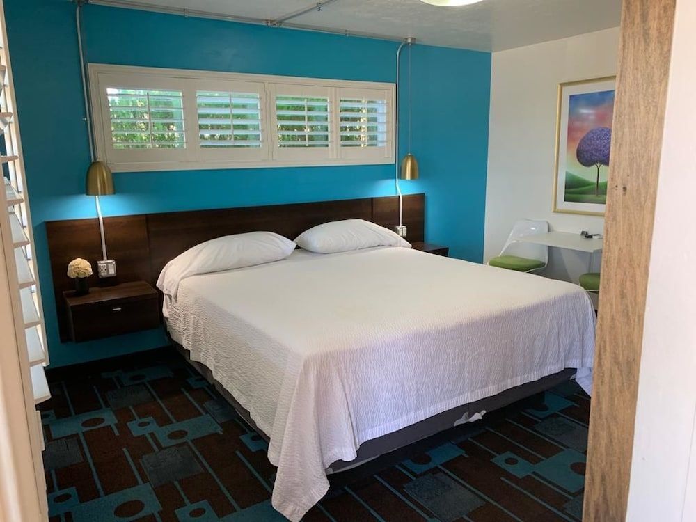 The Sands Motel Room, 1 King Bed 3