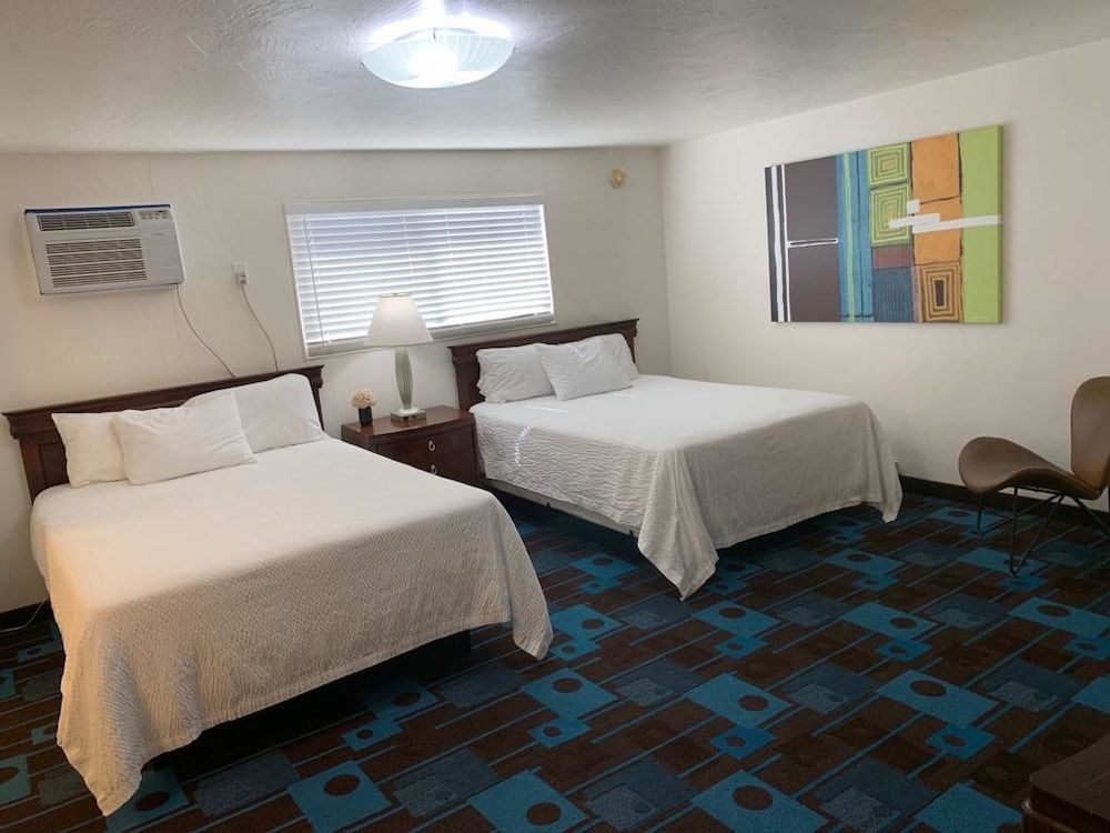 The Sands Motel Standard Room, 2 Queen Beds 3