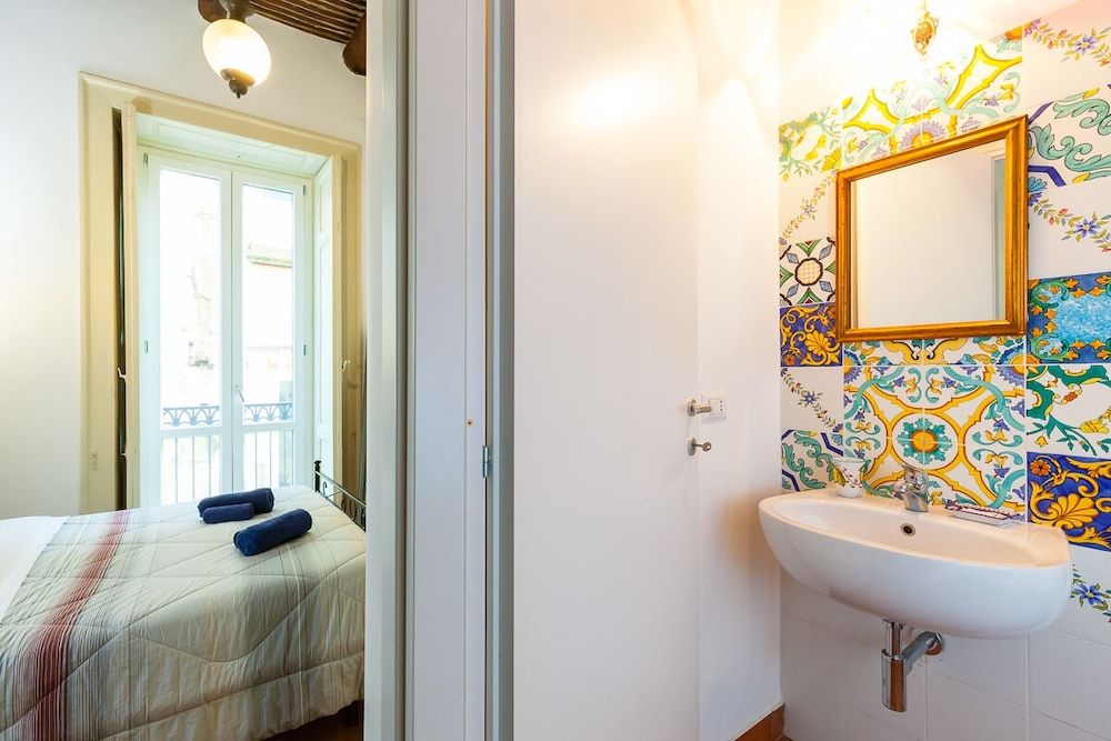 Don Pedro Rooms Vicerè di Toledo in the city center Double Room, 1 King Bed 10