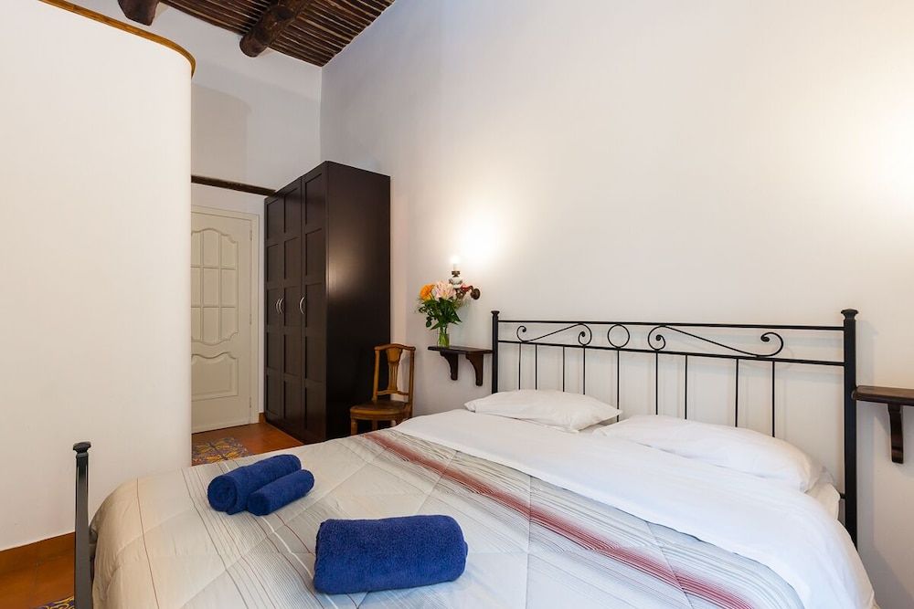 Don Pedro Rooms Vicerè di Toledo in the city center Double Room, 1 King Bed 6