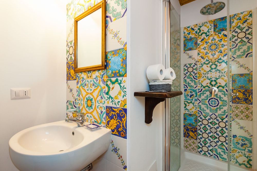 Don Pedro Rooms Vicerè di Toledo in the city center Double Room, 1 King Bed 9