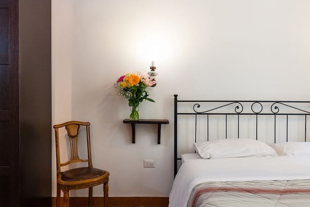 Don Pedro Rooms Vicerè di Toledo in the city center Double Room, 1 King Bed 3
