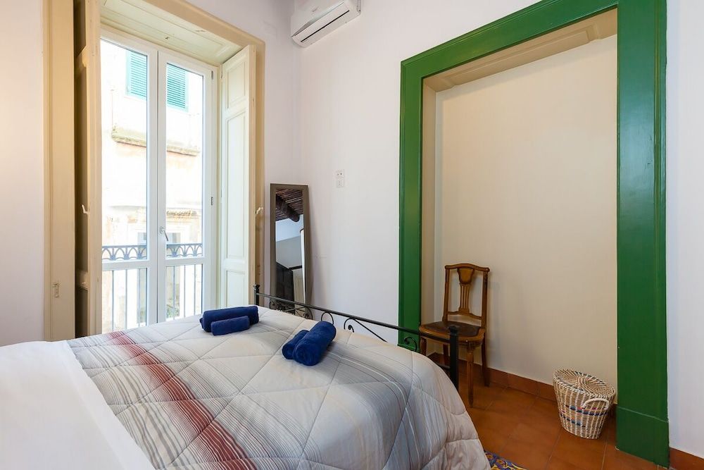 Don Pedro Rooms Vicerè di Toledo in the city center Double Room, 1 King Bed 2