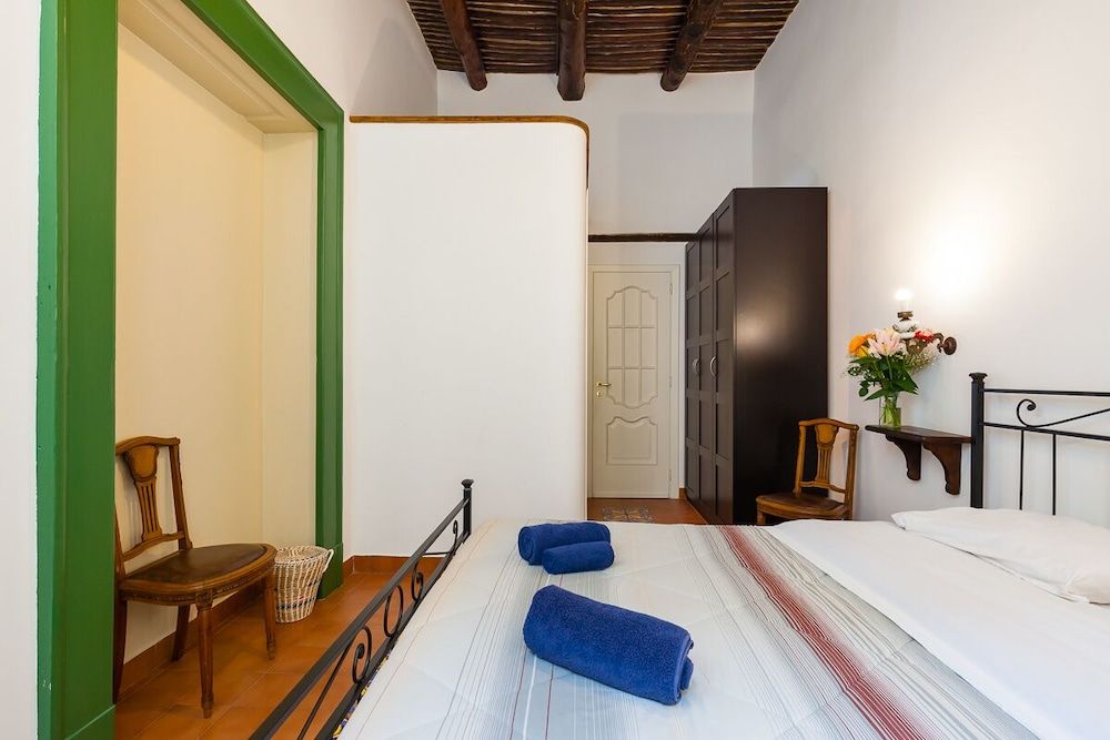 Don Pedro Rooms Vicerè di Toledo in the city center Double Room, 1 King Bed 4