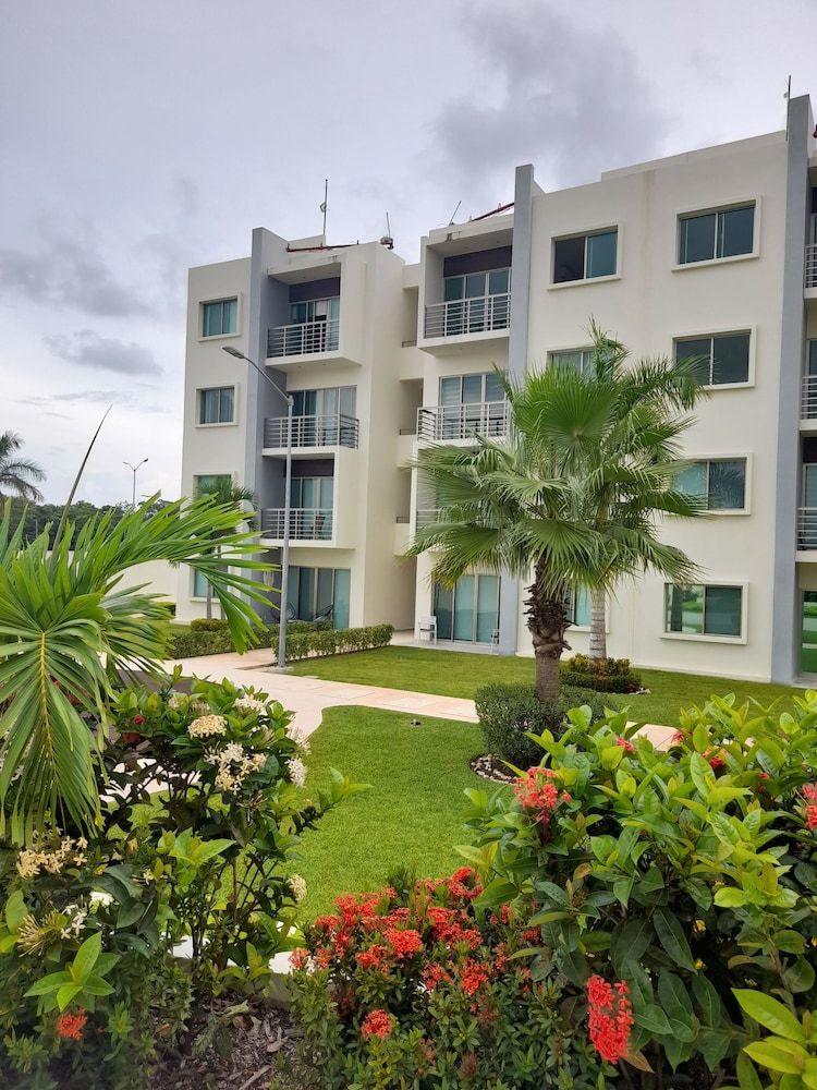 Gorgeous Apartment Hoestel Long Island! Condo, 2 Bedrooms, Balcony, Garden View 23