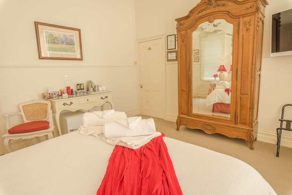 Glencoe Country B&B Red Room