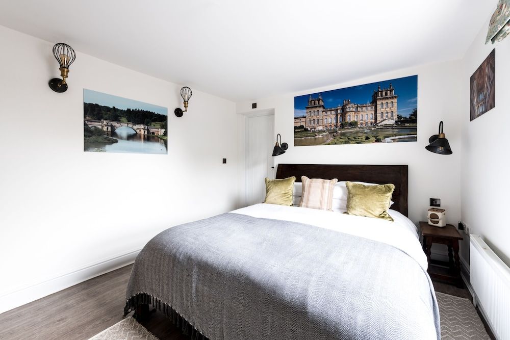 Queens Arms Very Comfy Deluxe Double with large spa bath